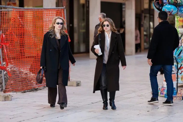 Za ovim nogama se okrenula cijela Kalelarga: Zadrani nisu skidali pogled s crnke u crvenom