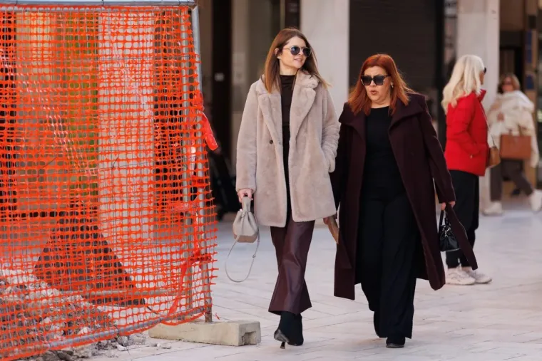 Za ovim nogama se okrenula cijela Kalelarga: Zadrani nisu skidali pogled s crnke u crvenom