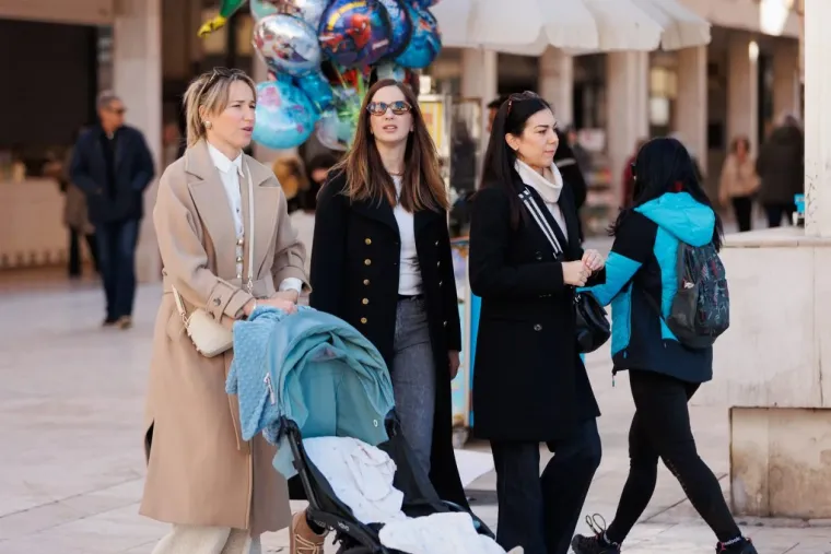 Za ovim nogama se okrenula cijela Kalelarga: Zadrani nisu skidali pogled s crnke u crvenom