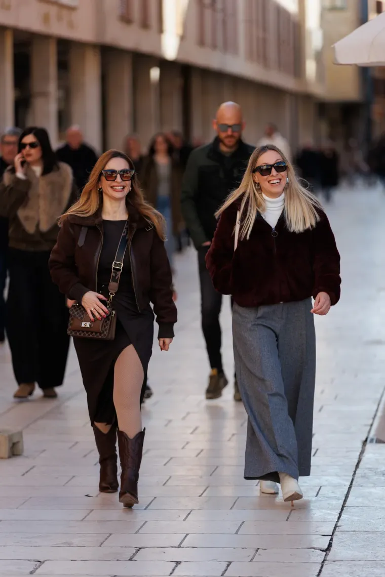 Za ovim nogama se okrenula cijela Kalelarga: Zadrani nisu skidali pogled s crnke u crvenom