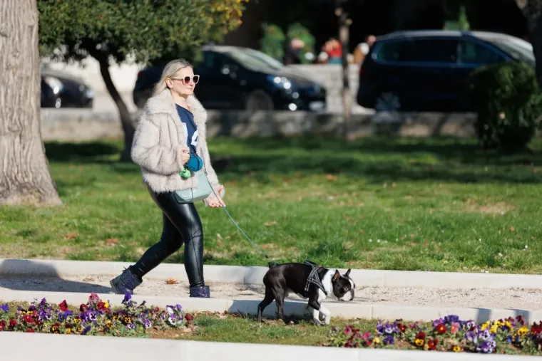 Za ovim nogama se okrenula cijela Kalelarga: Zadrani nisu skidali pogled s crnke u crvenom