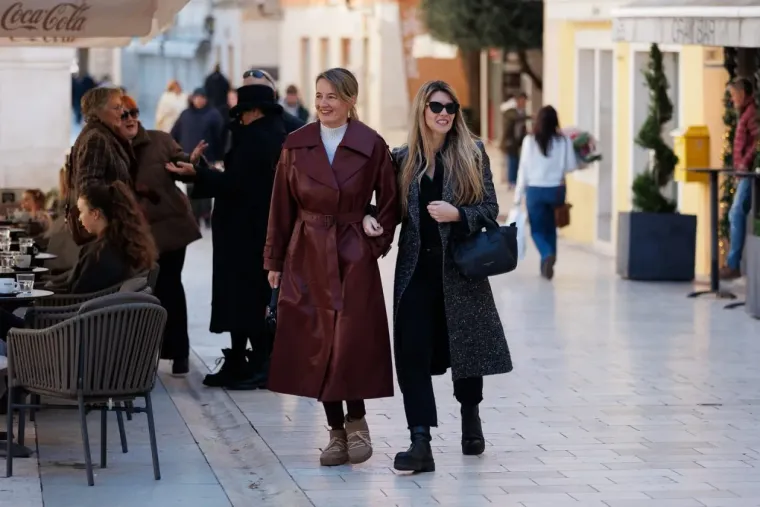 Za ovim nogama se okrenula cijela Kalelarga: Zadrani nisu skidali pogled s crnke u crvenom