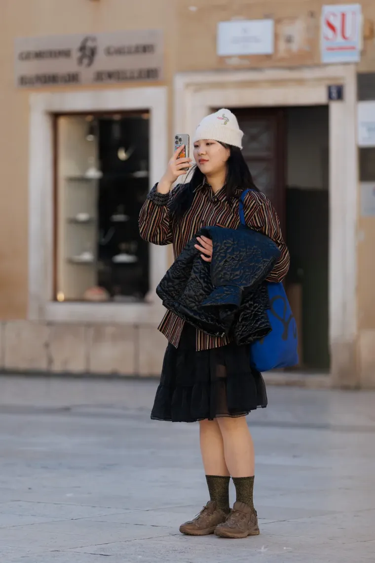 Za ovim nogama se okrenula cijela Kalelarga: Zadrani nisu skidali pogled s crnke u crvenom