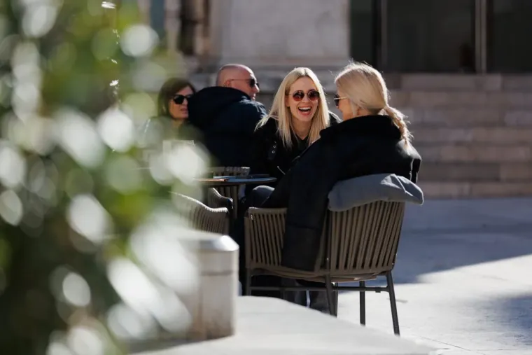 Za ovim nogama se okrenula cijela Kalelarga: Zadrani nisu skidali pogled s crnke u crvenom