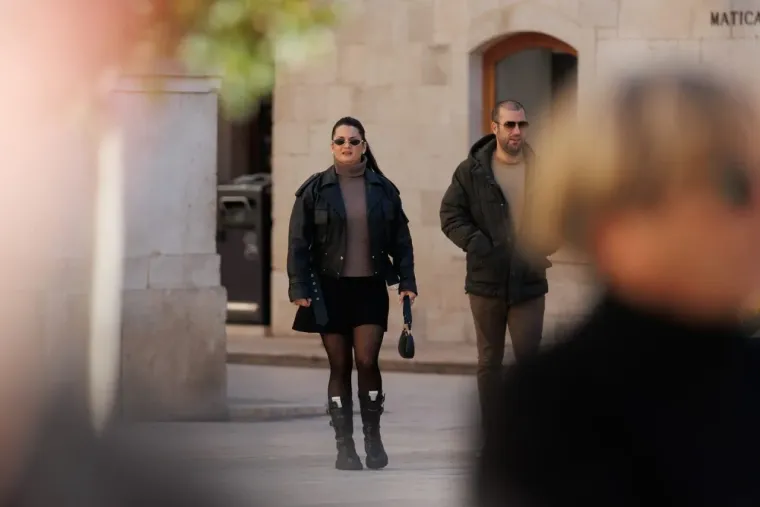 Za ovim nogama se okrenula cijela Kalelarga: Zadrani nisu skidali pogled s crnke u crvenom