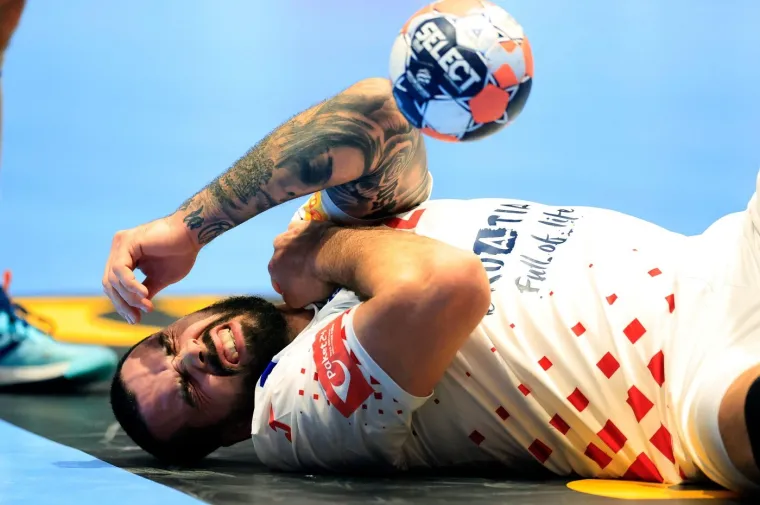 Od tuge i očaja do velike euforije: Evo kako su hrvatski navijači okupirali Malmo Arenu