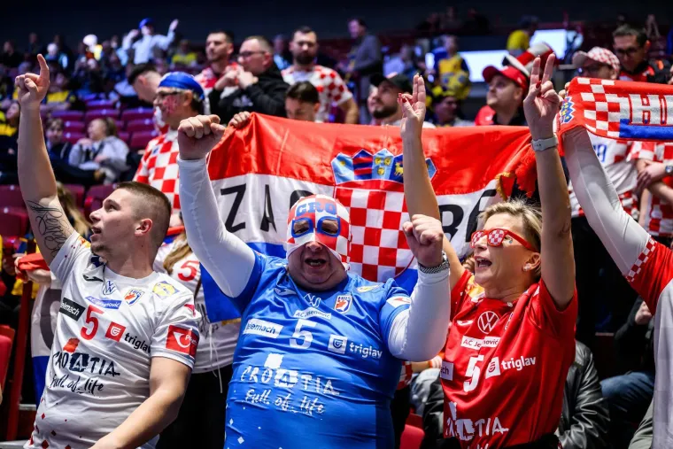 Od tuge i očaja do velike euforije: Evo kako su hrvatski navijači okupirali Malmo Arenu