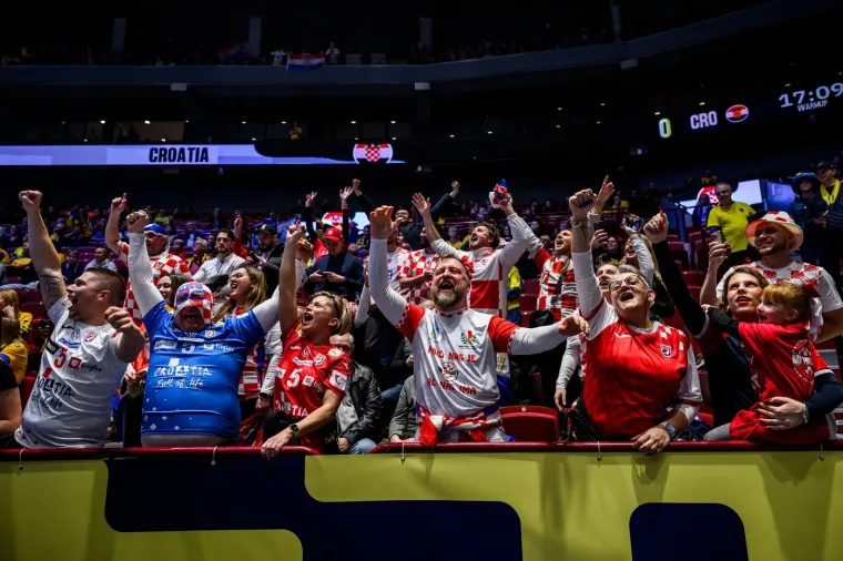 Od tuge i očaja do velike euforije: Evo kako su hrvatski navijači okupirali Malmo Arenu