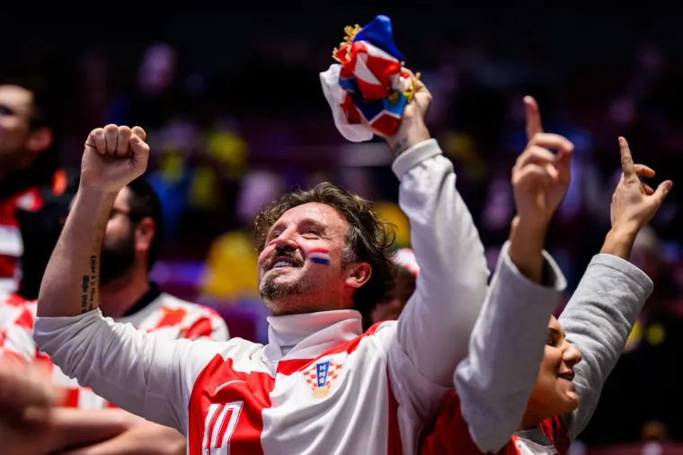 Od tuge i očaja do velike euforije: Evo kako su hrvatski navijači okupirali Malmo Arenu