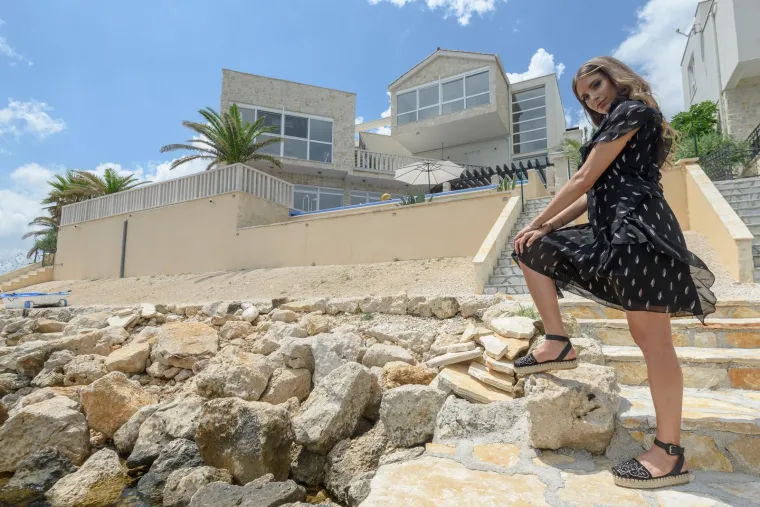 Manekenka zavela veliku nogometnu zvijezdu s nekoliko vila u Dalmaciji: Najveću dijeli s biv&scaron;om suprugom