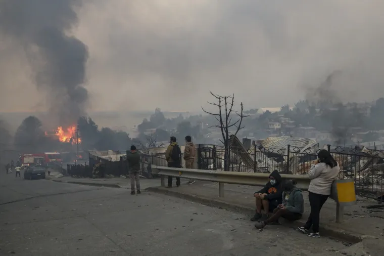 Progla&scaron;eno stanje katastrofe! Plamen guta sve pred sobom, broj mrtvih raste, tisuće bez domova
