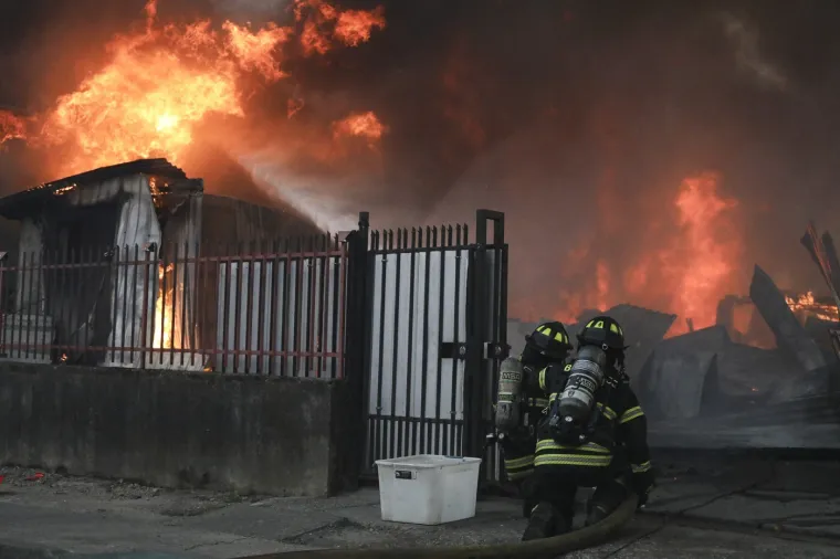 Progla&scaron;eno stanje katastrofe! Plamen guta sve pred sobom, broj mrtvih raste, tisuće bez domova