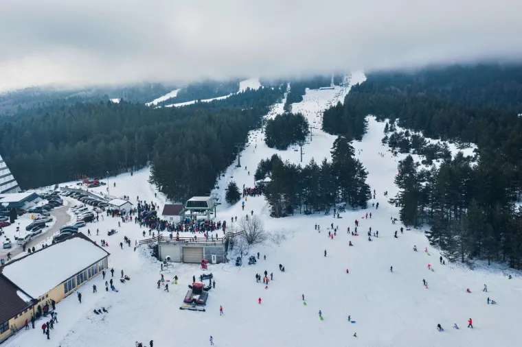 Dosta je mora, ajmo na snijeg! Dalmatinci 'okupirali' Kupres, pogledajte fotografije