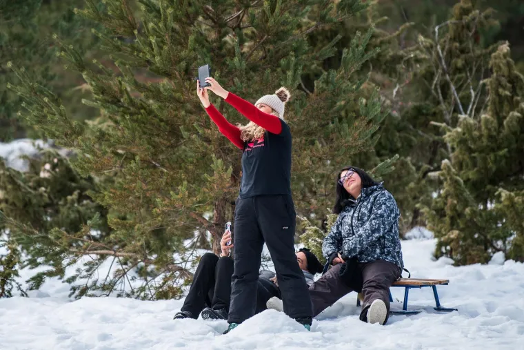 Dosta je mora, ajmo na snijeg! Dalmatinci 'okupirali' Kupres, pogledajte fotografije