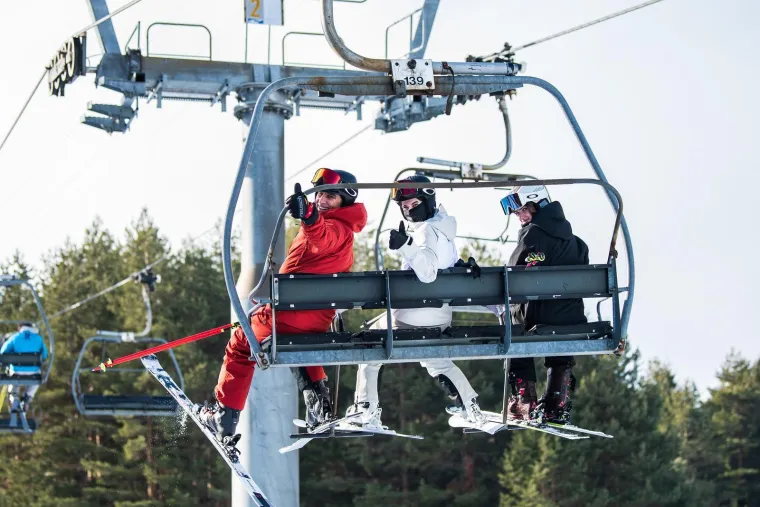 Dosta je mora, ajmo na snijeg! Dalmatinci 'okupirali' Kupres, pogledajte fotografije