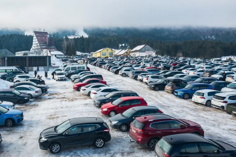 Dosta je mora, ajmo na snijeg! Dalmatinci 'okupirali' Kupres, pogledajte fotografije