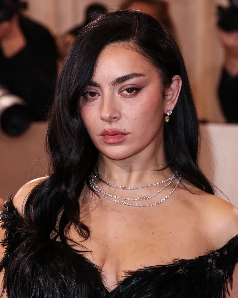 Tko je Charli XCX? Britanska pop ikona koja je redefinirala glazbenu scenu