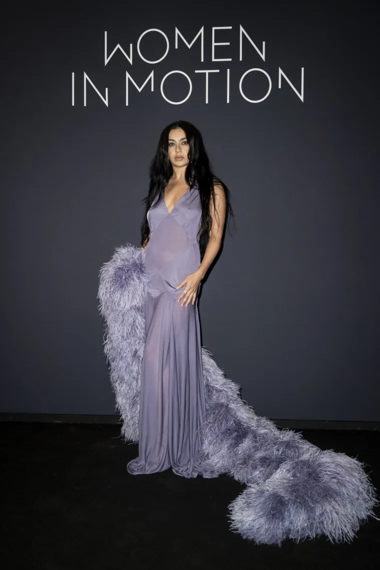 Tko je Charli XCX? Britanska pop ikona koja je redefinirala glazbenu scenu