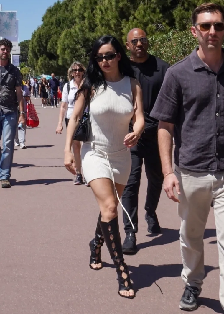 Tko je Charli XCX? Britanska pop ikona koja je redefinirala glazbenu scenu