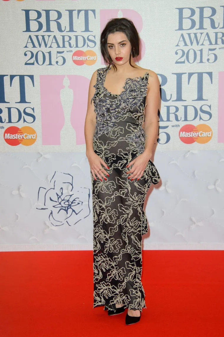 Tko je Charli XCX? Britanska pop ikona koja je redefinirala glazbenu scenu