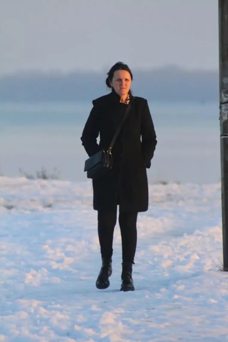 Zimska romantika uz Dravu: Parovi iskoristili vedro nedjeljno poslijepodne