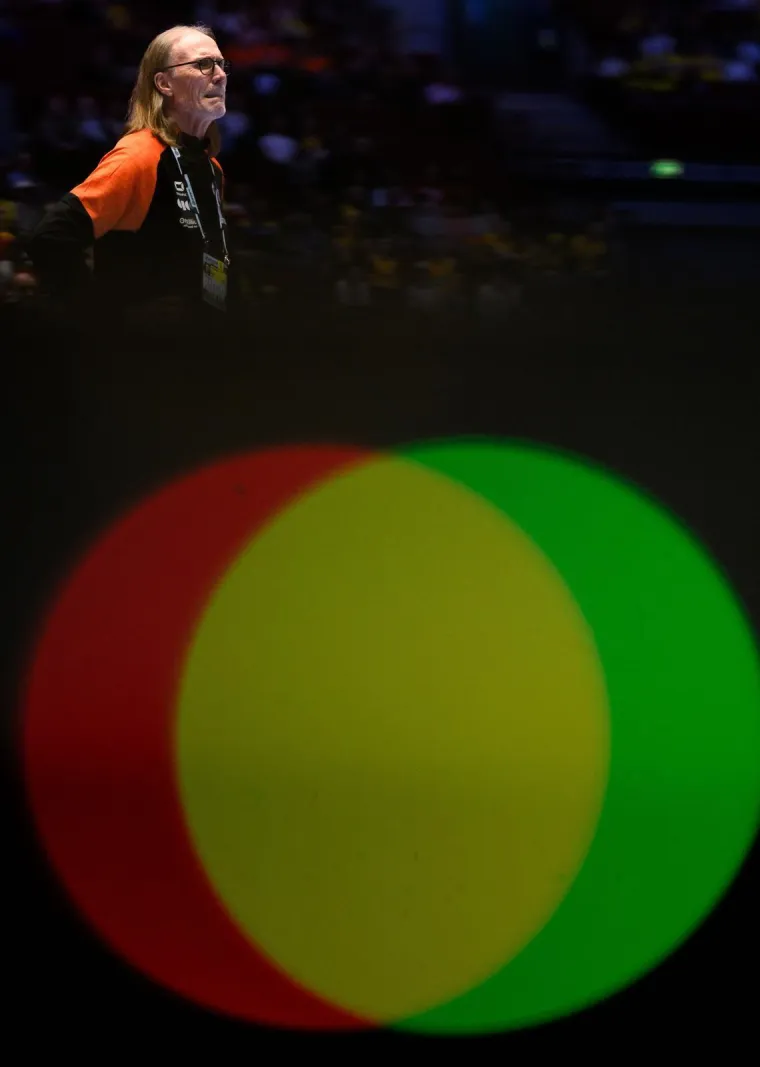 Na tribini ludnica, a svi u &scaron;oku gledaju nizozemskog izbornika: Legenda prstima 'kopa blago'