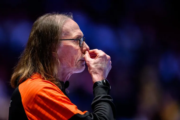 Na tribini ludnica, a svi u &scaron;oku gledaju nizozemskog izbornika: Legenda prstima 'kopa blago'