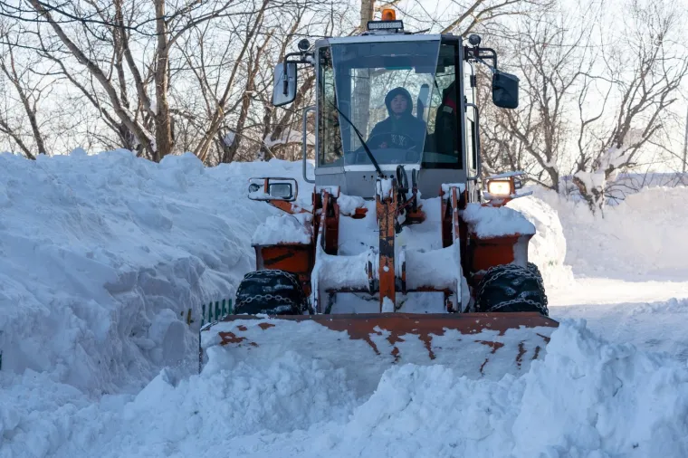 Snijeg im je zatrpao automobile i ulaze u zgrade: Ovako nije bilo zadnjih 60 godina