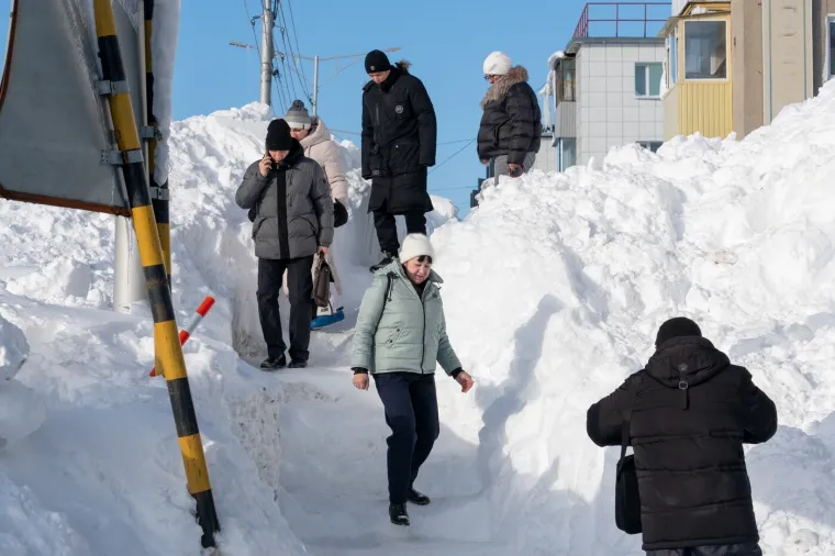 Snijeg im je zatrpao automobile i ulaze u zgrade: Ovako nije bilo zadnjih 60 godina