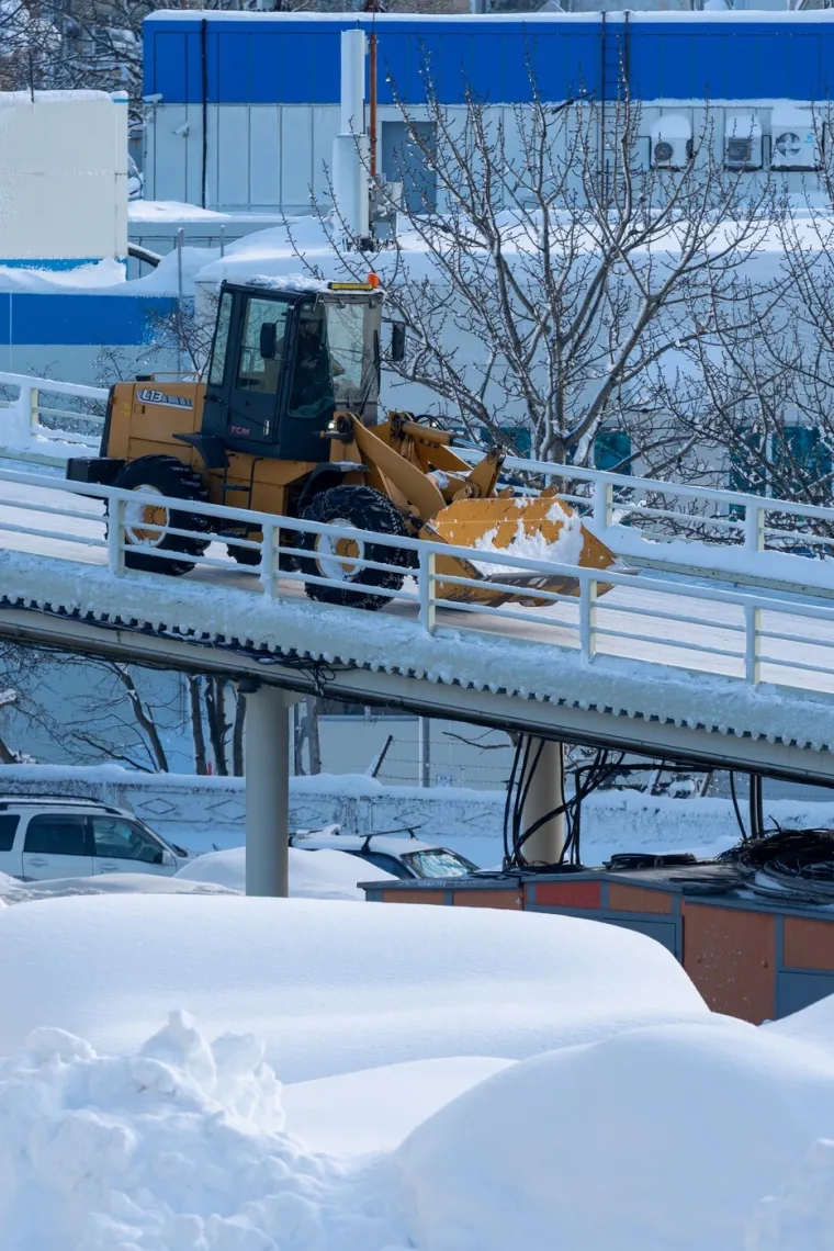 Snijeg im je zatrpao automobile i ulaze u zgrade: Ovako nije bilo zadnjih 60 godina