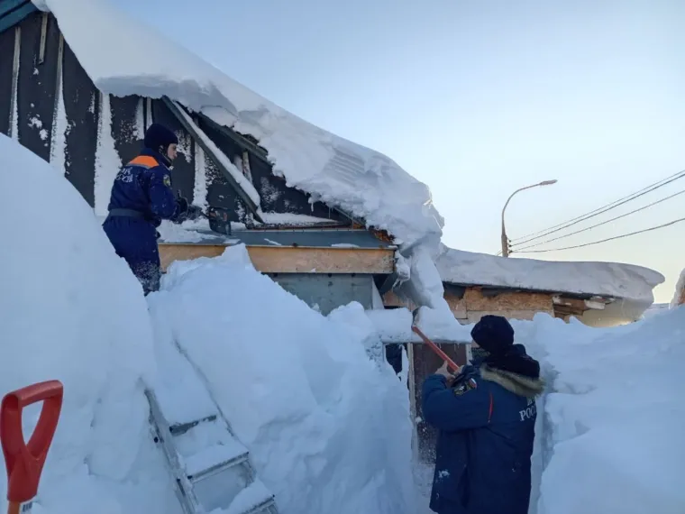 Snijeg im je zatrpao automobile i ulaze u zgrade: Ovako nije bilo zadnjih 60 godina
