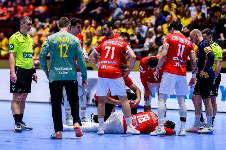 Muk u Malm&ouml;u nakon žestokog duela: Nesretnika morali iznijeti na nosilima