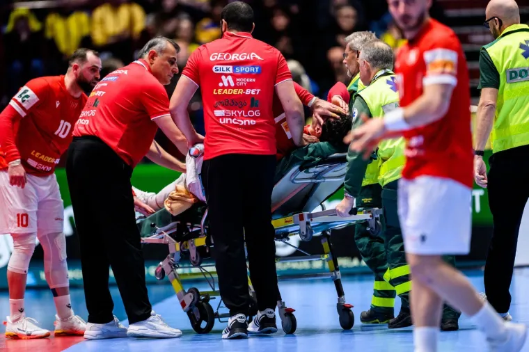 Muk u Malm&ouml;u nakon žestokog duela: Nesretnika morali iznijeti na nosilima