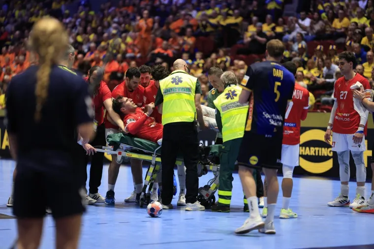 Muk u Malm&ouml;u nakon žestokog duela: Nesretnika morali iznijeti na nosilima