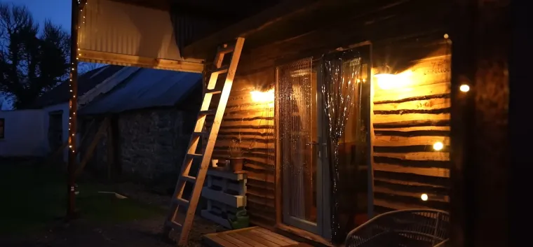 Od stare, napu&scaron;tene i uru&scaron;ene &scaron;tale stvorili su moderan dom iz snova