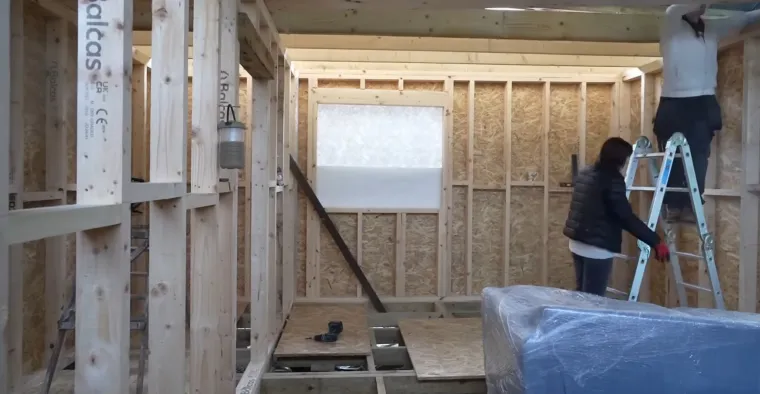 Od stare, napu&scaron;tene i uru&scaron;ene &scaron;tale stvorili su moderan dom iz snova