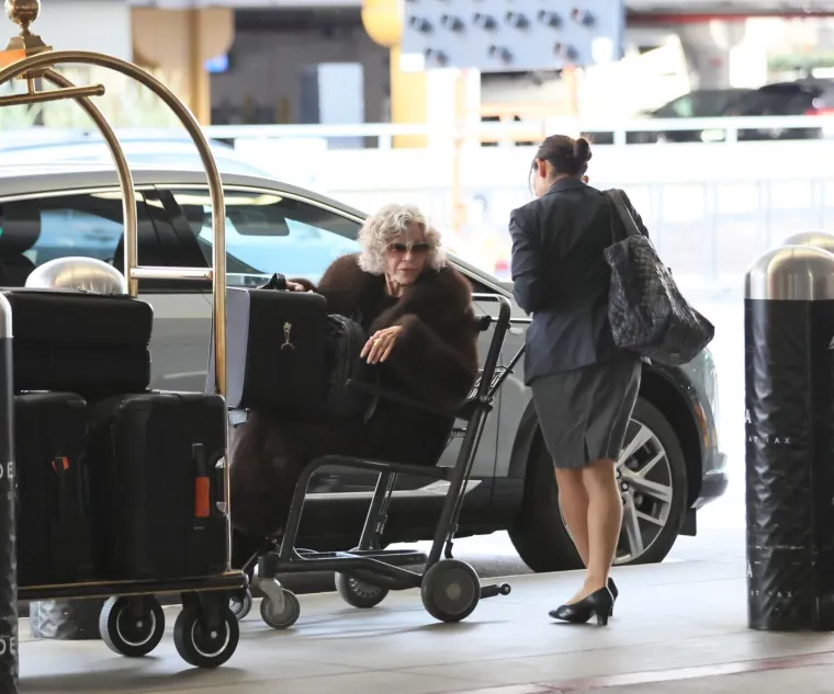 Glumica Jane Fonda viđena u kolicima: Mnogi su se iznenadili kada su je ugledali na aerodromu