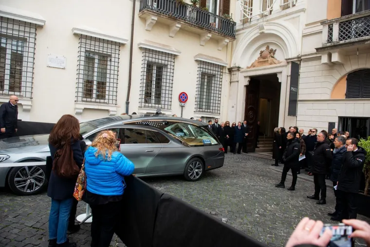 Italija tuguje: Suze na licima prijatelja i fanova Valentina Garavanija obi&scaron;le su svijet