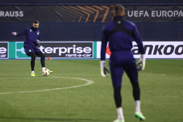 Na treningu Dinama svi zabundani u &scaron;alovima, samo se jedan najhrabriji skinuo