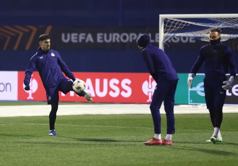 Na treningu Dinama svi zabundani u &scaron;alovima, samo se jedan najhrabriji skinuo