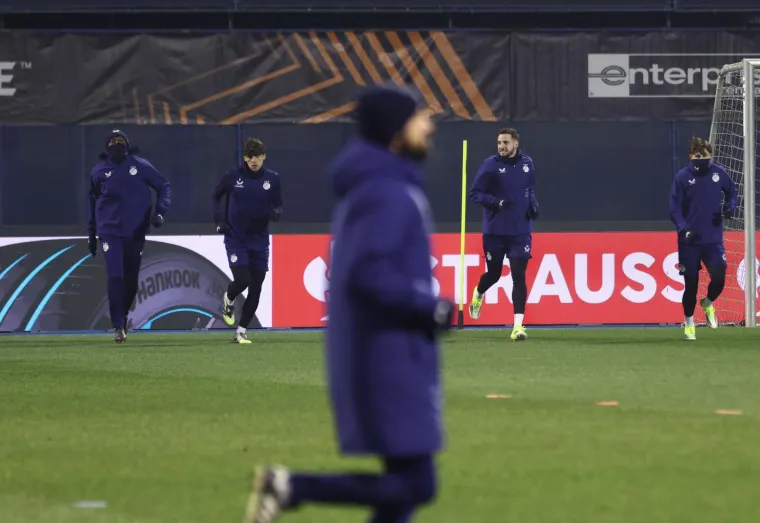 Na treningu Dinama svi zabundani u &scaron;alovima, samo se jedan najhrabriji skinuo