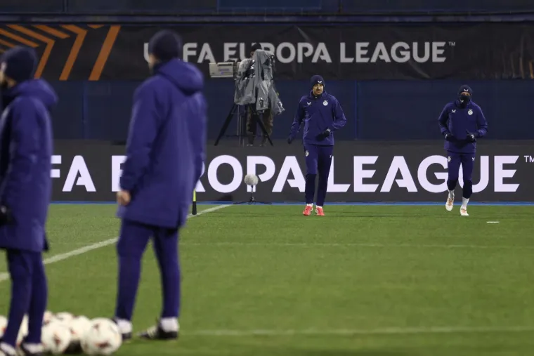 Na treningu Dinama svi zabundani u &scaron;alovima, samo se jedan najhrabriji skinuo