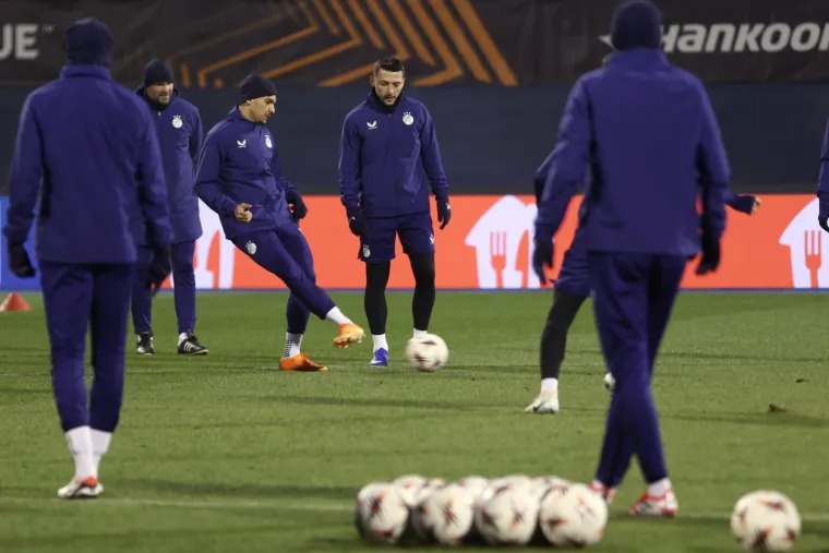 Na treningu Dinama svi zabundani u &scaron;alovima, samo se jedan najhrabriji skinuo