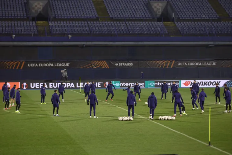 Na treningu Dinama svi zabundani u &scaron;alovima, samo se jedan najhrabriji skinuo