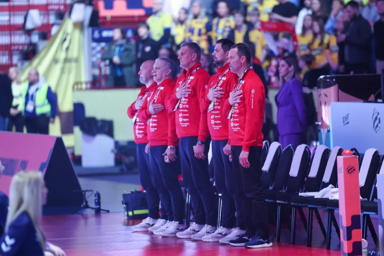 Rovoska bitka na parketu u Malm&ouml;u, ali sve poglede je privukla misteriozna plavu&scaron;a na tribinama