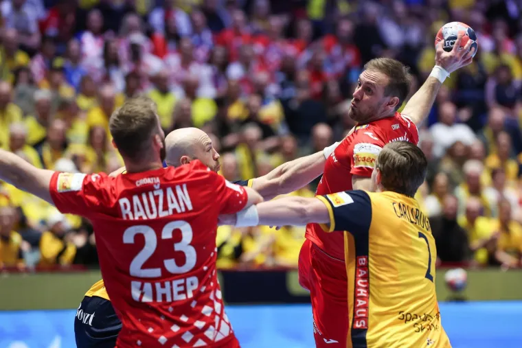 Rovoska bitka na parketu u Malm&ouml;u, ali sve poglede je privukla misteriozna plavu&scaron;a na tribinama