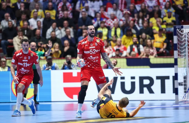 Rovoska bitka na parketu u Malm&ouml;u, ali sve poglede je privukla misteriozna plavu&scaron;a na tribinama