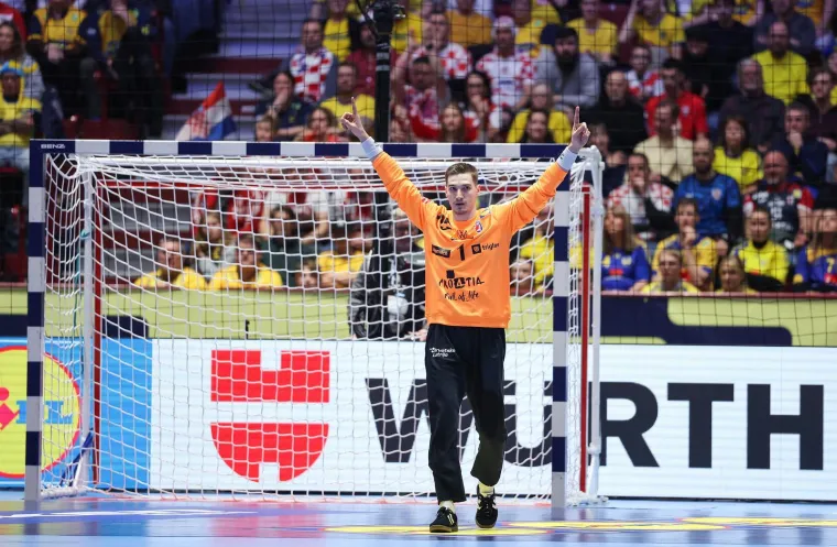 Rovoska bitka na parketu u Malm&ouml;u, ali sve poglede je privukla misteriozna plavu&scaron;a na tribinama