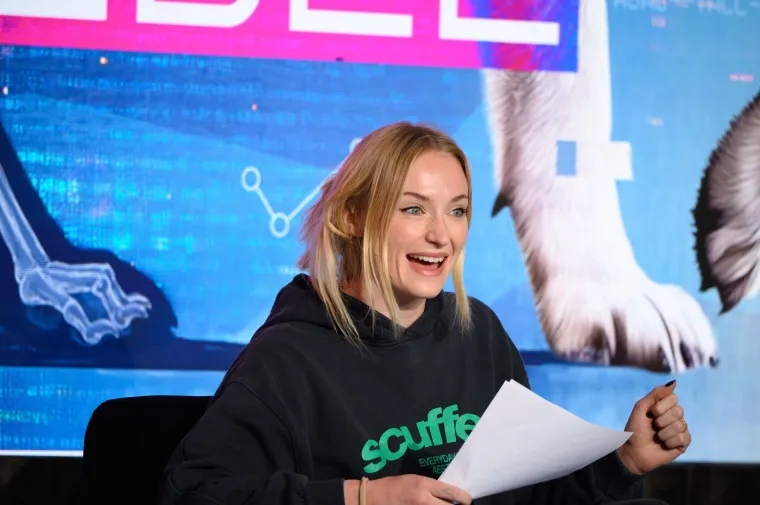 Osam sati treninga dnevno: Sophie Turner opasno se pripremala za ulogu Lare Croft
