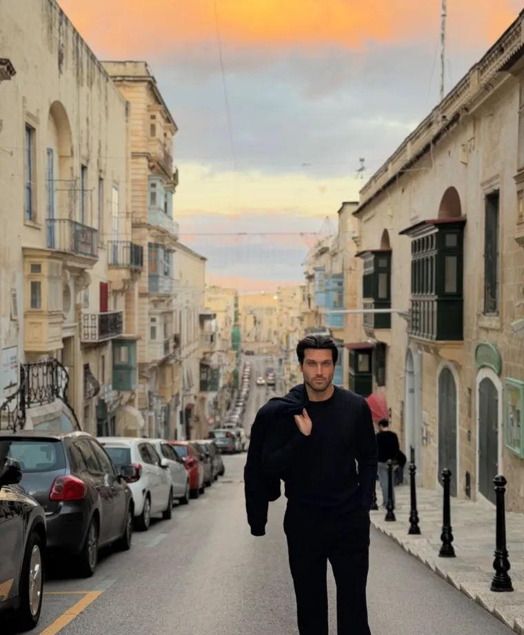 Evo za&scaron;to ga zovu Gospodin Savr&scaron;eni: Kako izgleda neodoljivi Petar kada se kamere ugase?